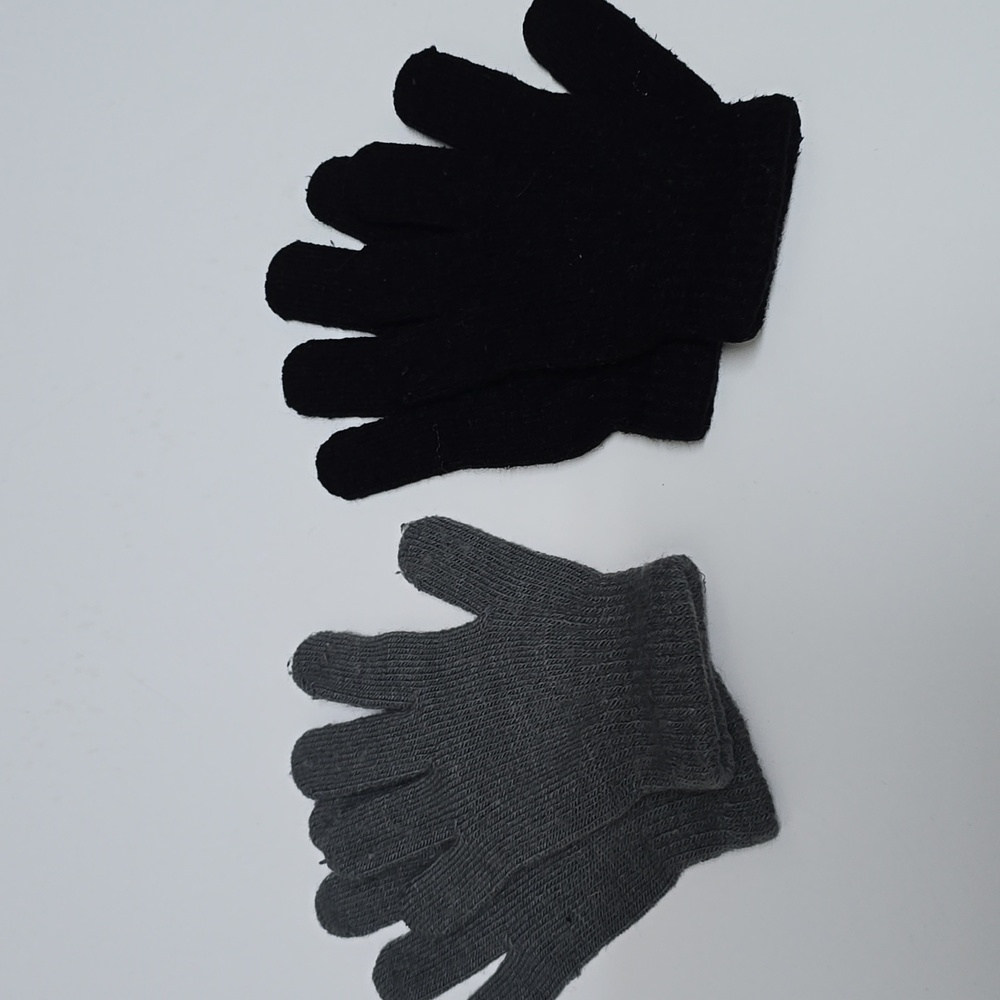 Black and Gray Child's Glove Set